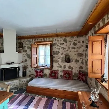 Calliope Stone House 別荘 Emborios