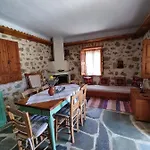 Calliope Stone House Casa de Férias *