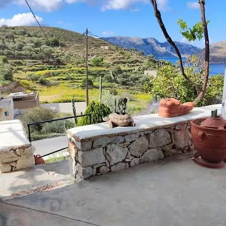 Nyaraló Calliope Stone House *