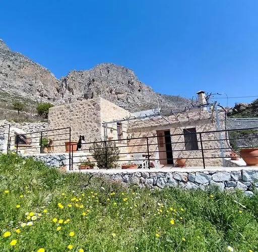 Calliope Stone House بيت للعطل Emborios